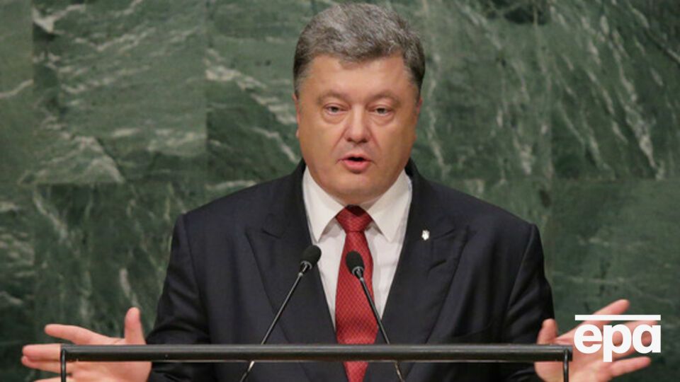 Порошенко: День защитника Отечества отныне и навсегда будет всенародным праздником