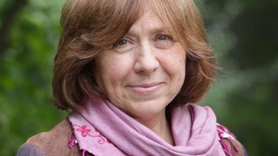 Алексиевич заявила, что Европе не стоит верить Лукашенко