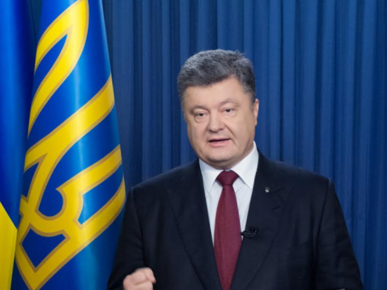 Порошенко о ситуации на Донбассе: Вернуть души и сердца людей сложнее, чем оккупированные земли