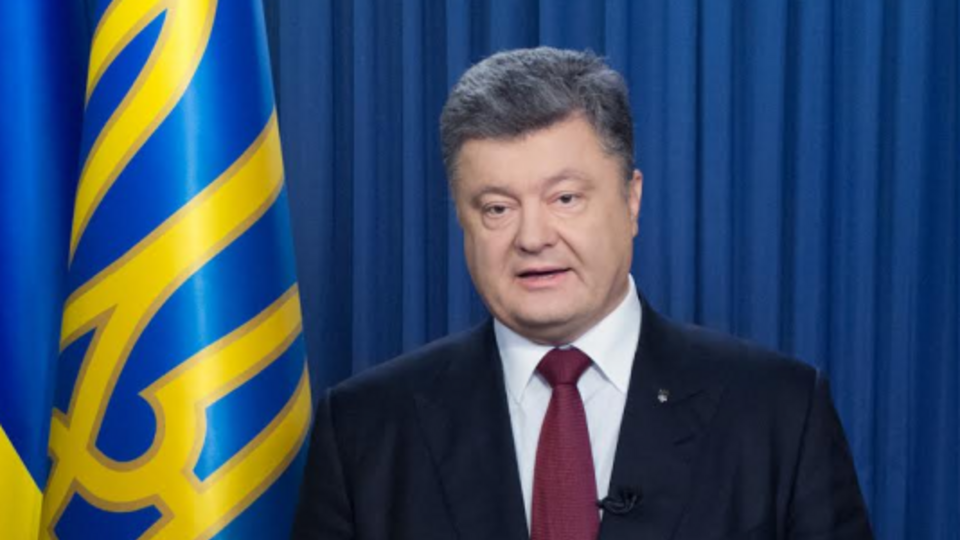 Порошенко о ситуации на Донбассе: Вернуть души и сердца людей сложнее, чем оккупированные земли
