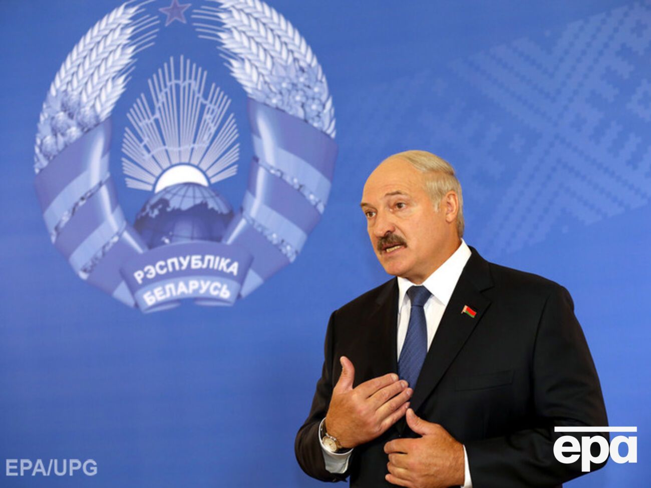 По данным экзит-полла, Лукашенко победил в первом туре