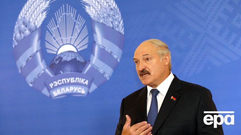 По данным экзит-полла, Лукашенко победил в первом туре