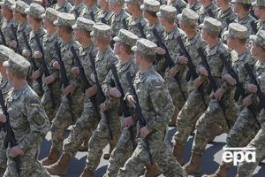 В течение года украинские военные получили около 17 тыс. единиц нового и отремонтированного оружия, сообщил Яценюк