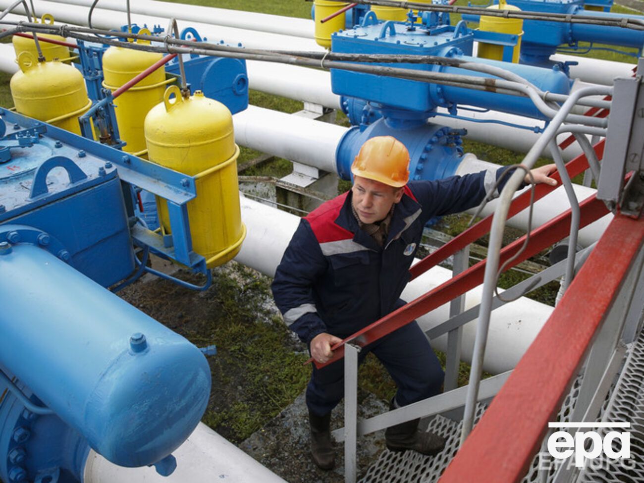 Украина возобновляет закачку газа из России