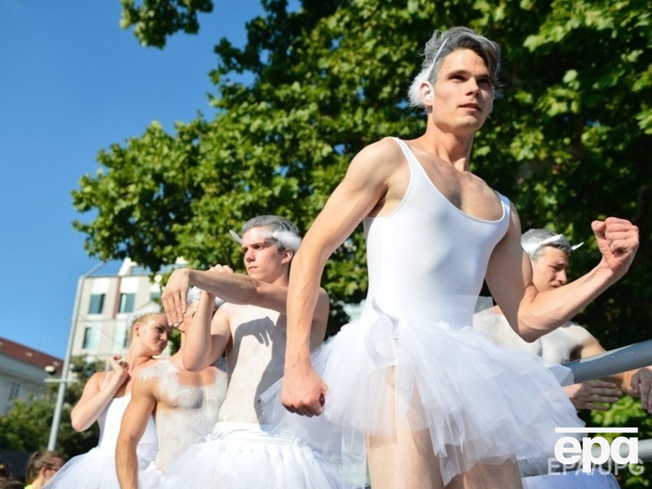 Марш представителей ЛГБТ-сообщества в Будапеште. Каждый пятый россиянин считает, что гомосексуалы подлежат ликвидации