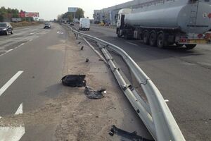 Российский дипломат врезался в отбойник на Новообуховской трассе