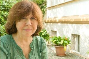 "Все пять лауреатов Нобелевской премии, которые были, кроме Шолохова, были оклеветаны, на родине их поносили как можно – это в традиции русской культуры," – напомнила Светлана Алексиевич