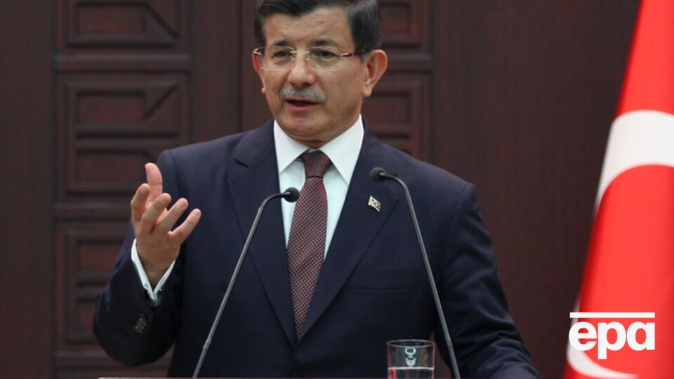 Давутоглу заявил, что за терактами в Анкаре стоит ИГИЛ