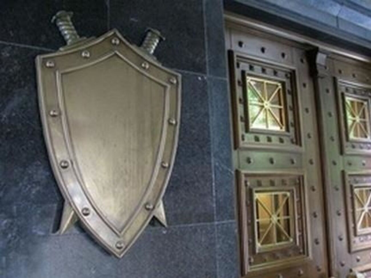 Военная прокуратура начала расследовать занижение стоимости недвижимого имущества госпредприятия