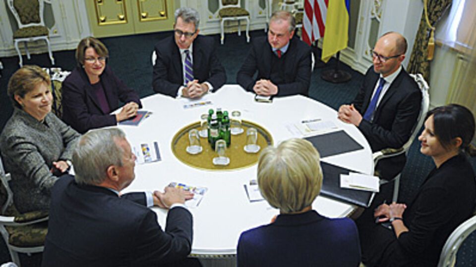 Яценюк и американские сенаторы обговорили вопросы реформ в Украине, российской экспансии и безопасности в регионе и в мире