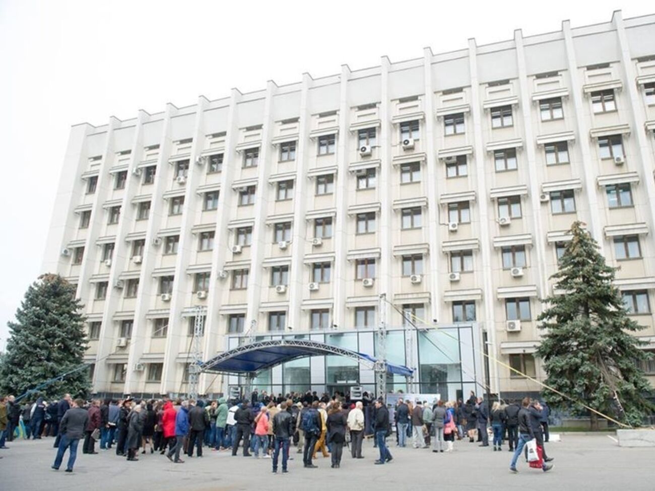 В Одессе Саакашвили открыл приемную со стеклянными стенами. Фоторепортаж