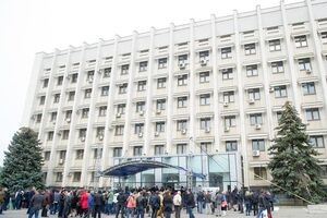 В Одессе Саакашвили открыл приемную со стеклянными стенами. Фоторепортаж