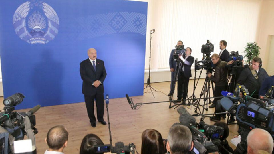 Лукашенко: Мы расскажем, на чьи деньги живет белорусская оппозиция