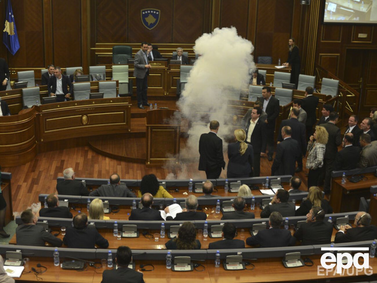 Альбин Курти, распыливший газ в парламенте Косово, протестовал против нормализации отношений с Сербией