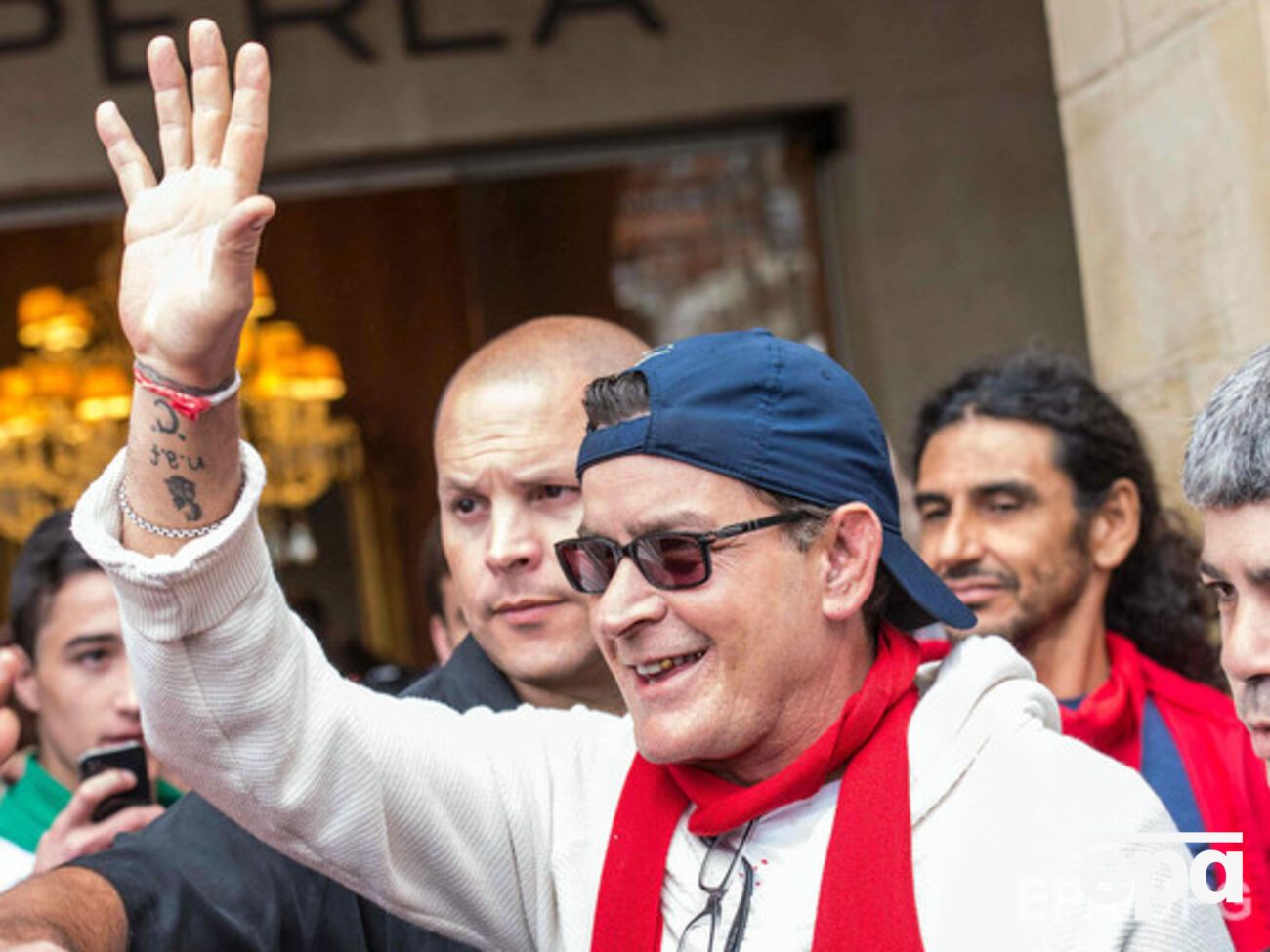 Охранники вывели актера из бара