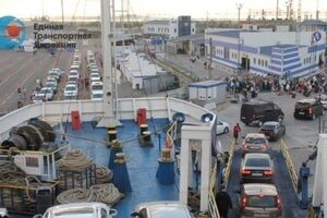 Керченская переправа встала из-за шторма