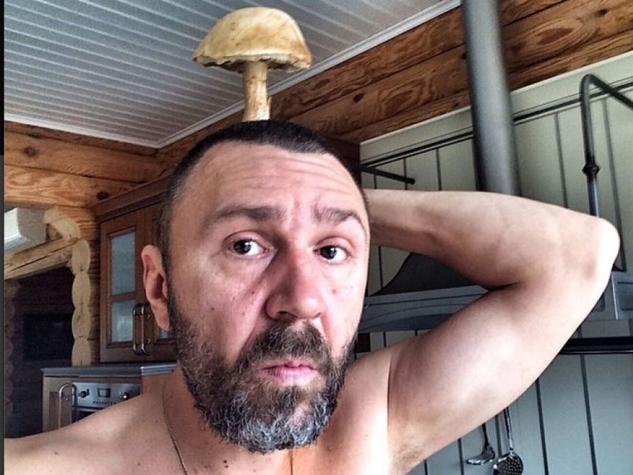 Шнуров показал "запасы"