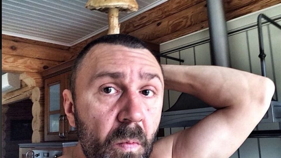 Шнуров показал "запасы"