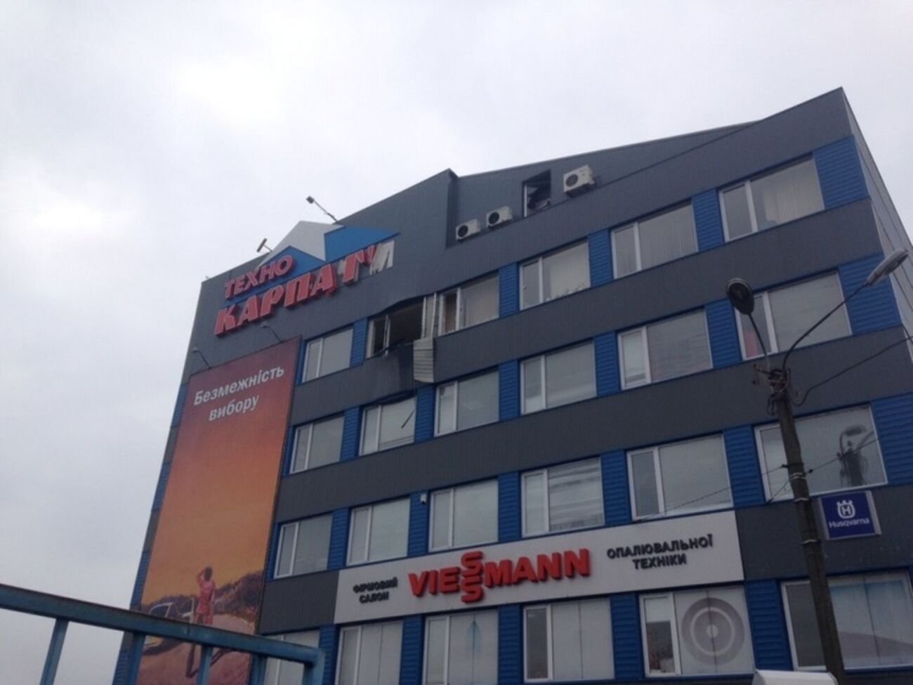 Милиция открыла дело по факту обстрела торгового центра в Мукачево