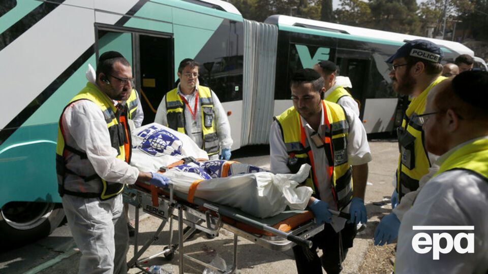 По информации иерусалимской скорой помощи, во время теракта в автобусе один человек погиб и 18 получили ранения