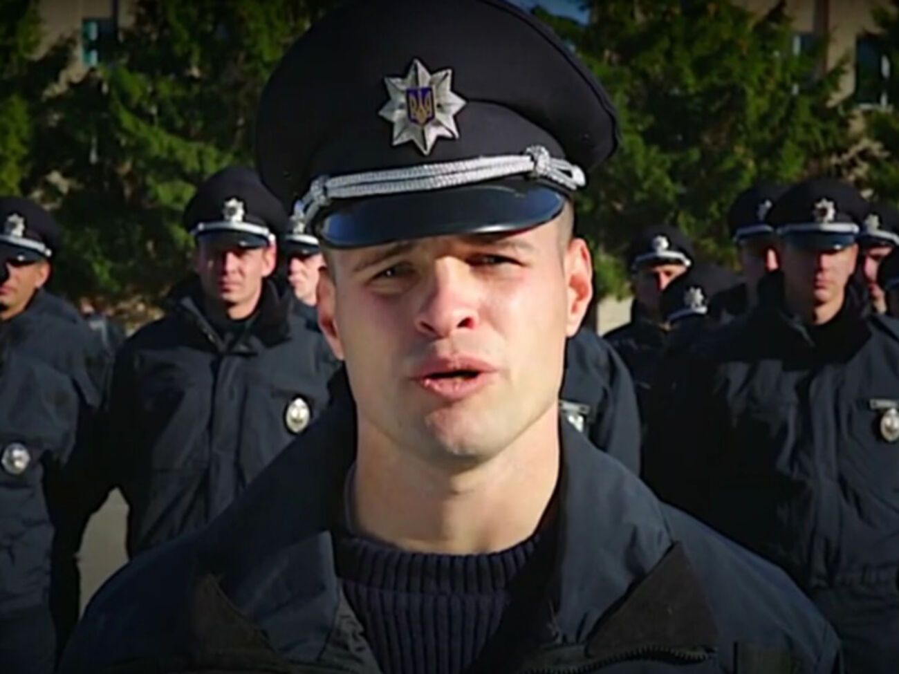 В съемке видео приняли участие представители патрульной полиции, чьи изображения были незаконно использованы в политической рекламе