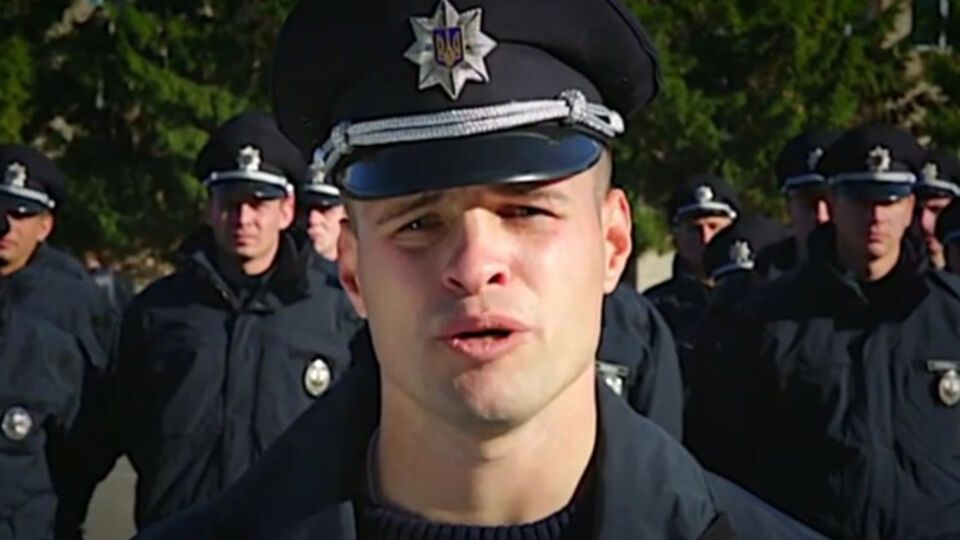 В съемке видео приняли участие представители патрульной полиции, чьи изображения были незаконно использованы в политической рекламе