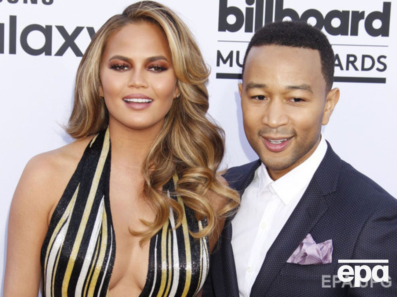 Крисси Тейген пыталась забеременеть на протяжении двух лет