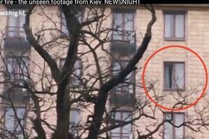 Открытое окно номера в гостинице Украина 20 февраля 2014 года, в котором тот время жил депутат "Свободы" Игорь Янкив