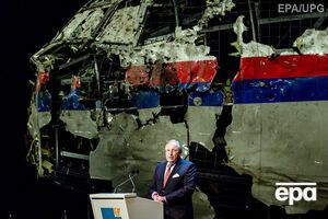 Глава Совета по безопасности Нидерландов Тибе Йоустра: Взрыв боеголовки произошел с левой стороны кабины пилотов. Эту головку типа 9N314M использует ракета системы "Бук"