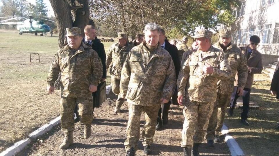 Порошенко предупредил РФ о новых санкциях в связи с выборами от боевиков