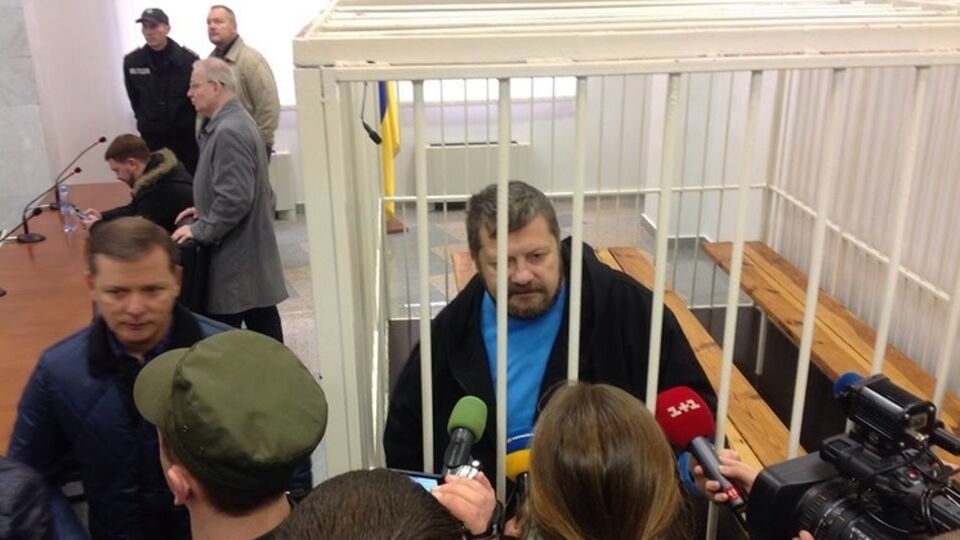 Из зала суда Мосийчука увезла "скорая"