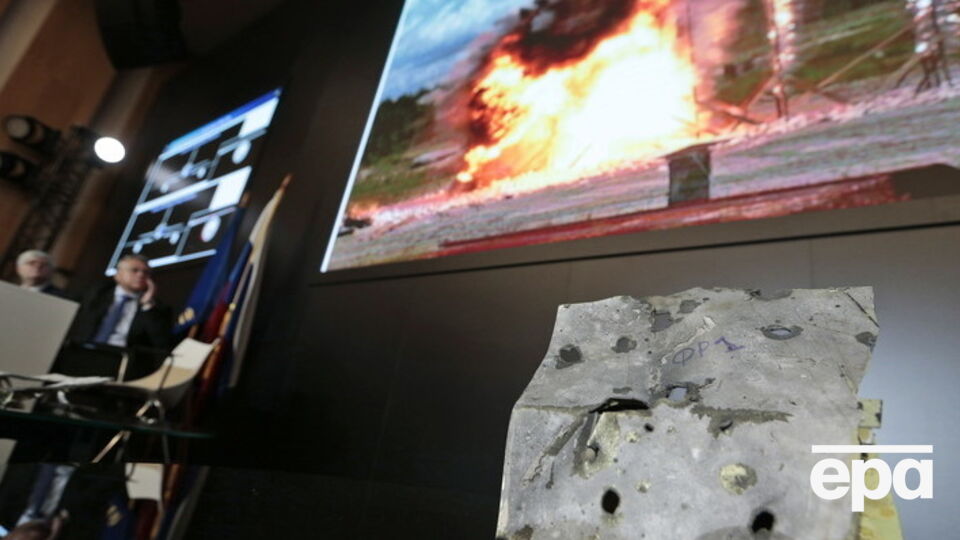 Хиггинс: Это просто смешно: они показывают пару взрывов и графиков, но эти взрывы и графики ничего не значат, не имеют никакого смысла