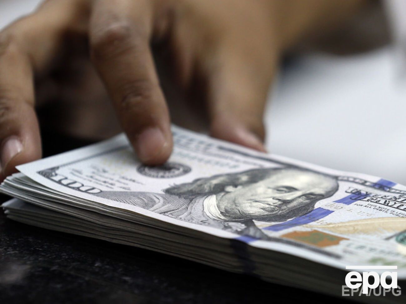 В течение сентября 2015 года объем валютных депозитов вырос на 1,4%