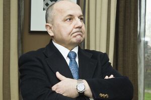 Виктор Суворов: Украинский народ должен раз и навсегда вынести из этого один урок: никому из западных или восточных партнеров больше никогда нельзя верить