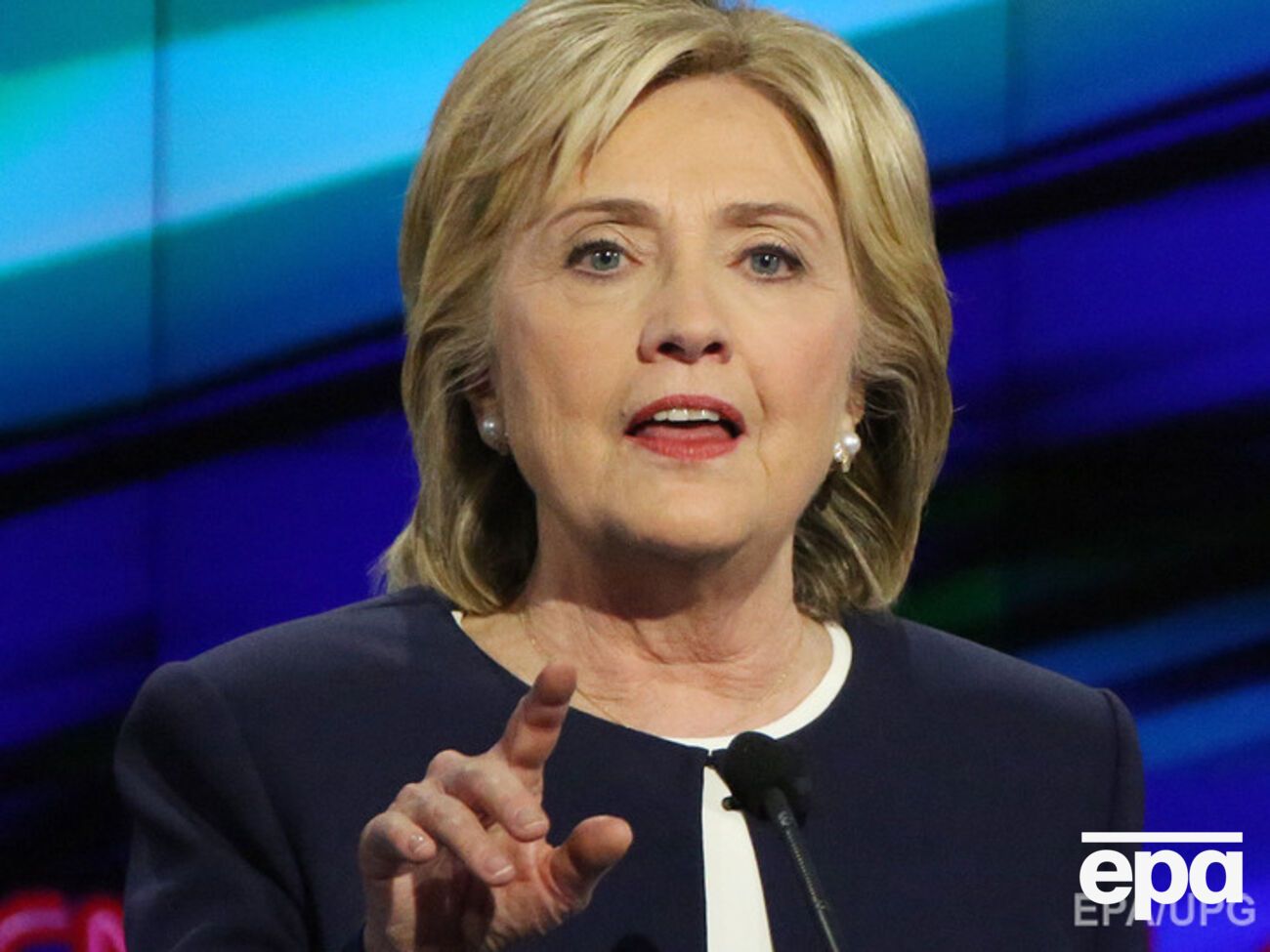 Клинтон призвала остановить Путина в Сирии