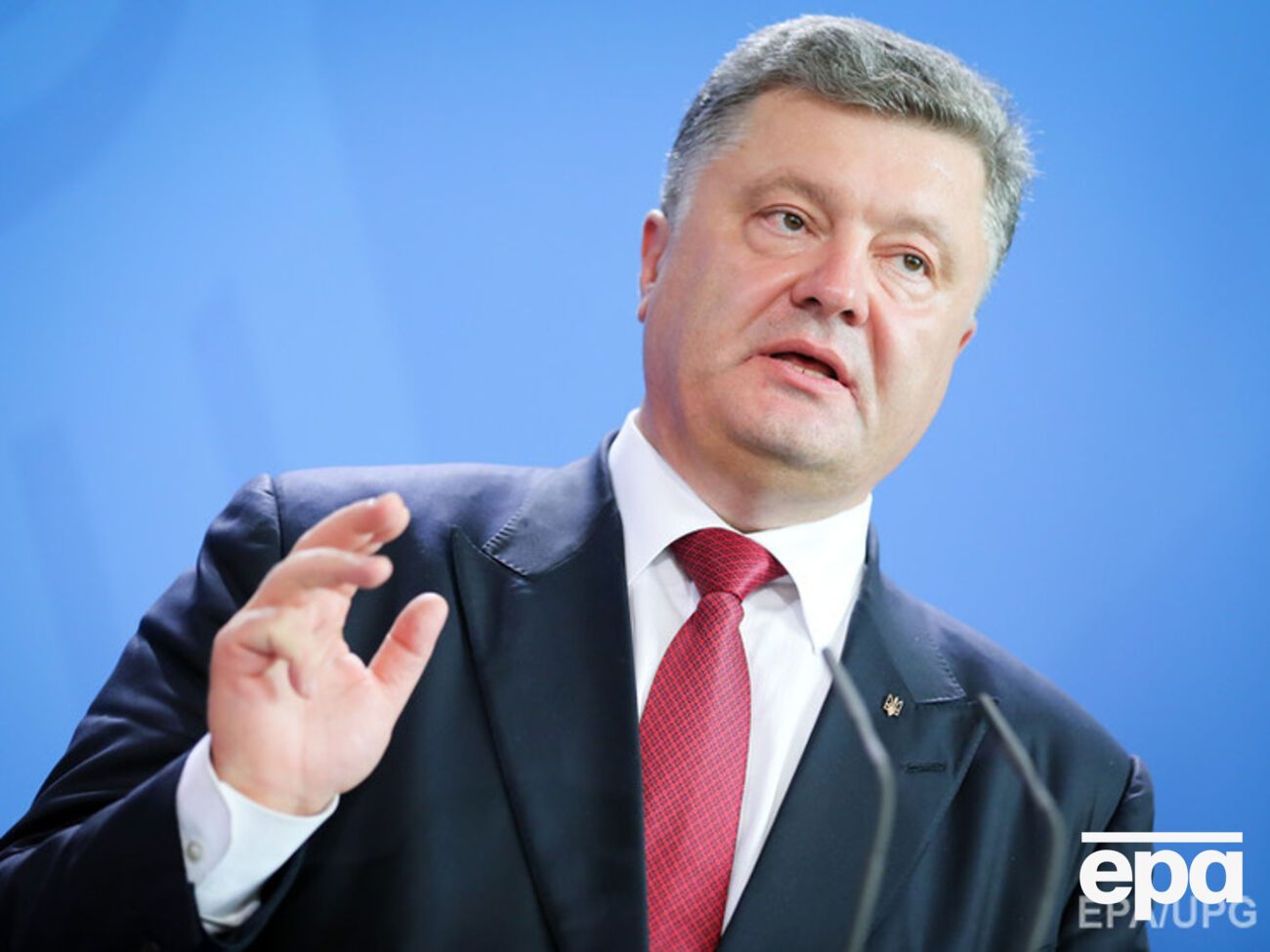 Порошенко отметил, что в настоящий момент приоритетным является развитие армии