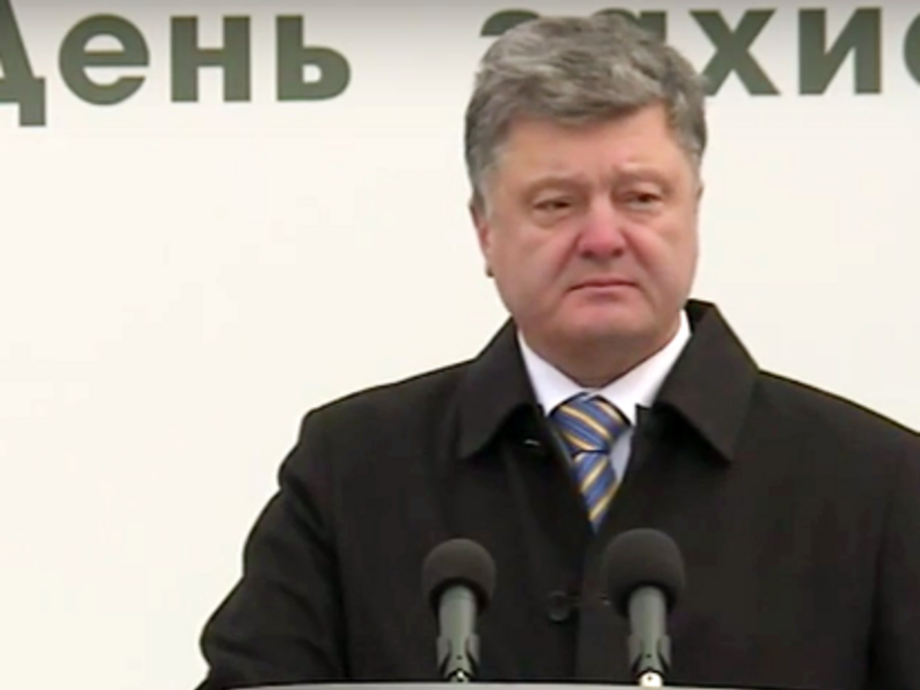 Порошенко: Мы благодарны за оборонное нелетальное оружие, которое наконец-то мы начали получать