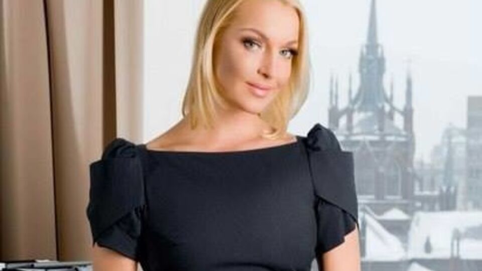 Волочкова опубликовала снимки с хештэгом "любимый дом"