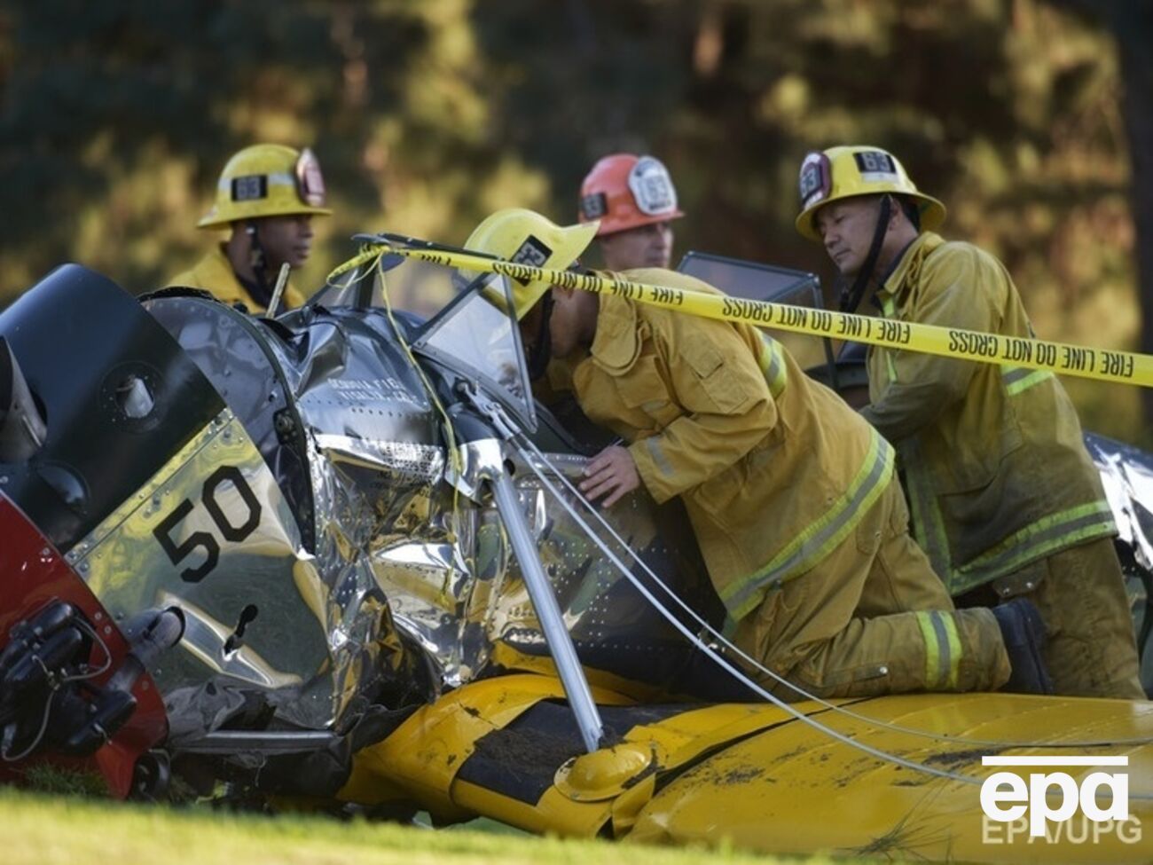Маленький самолет потерпел крушение и рухнул на жилое поселение во Флориде