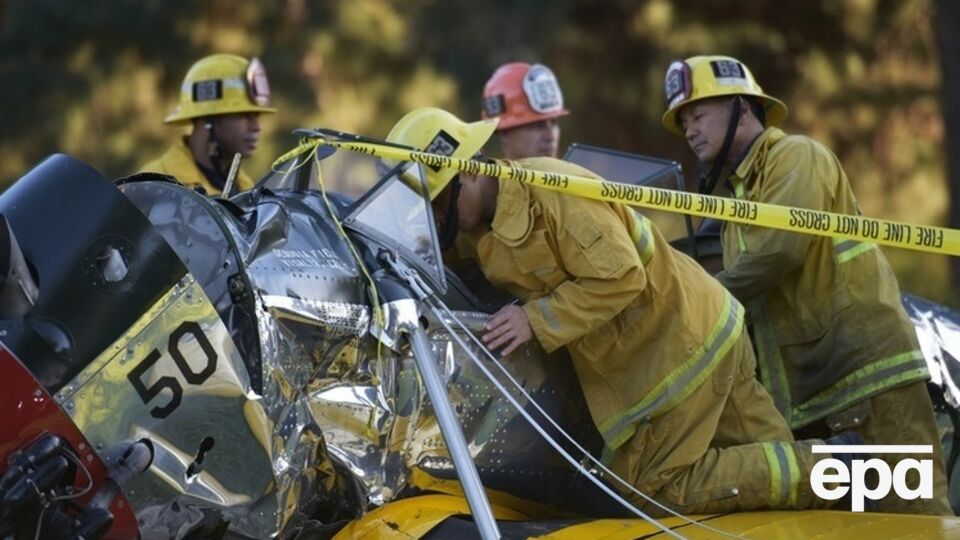 Маленький самолет потерпел крушение и рухнул на жилое поселение во Флориде
