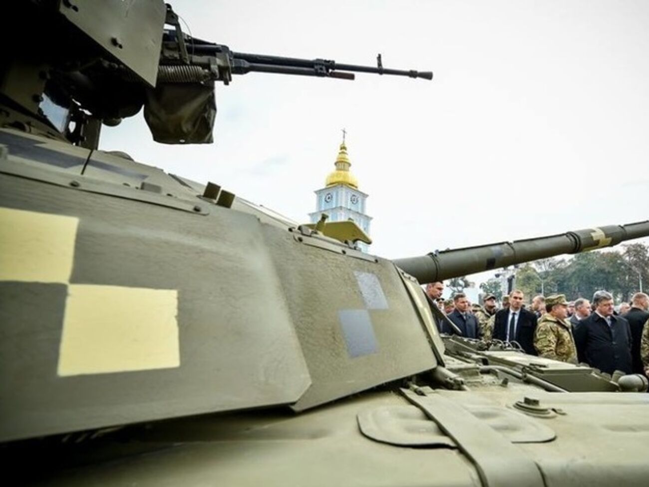 Новейшие украинские танки выставили в центре столицы