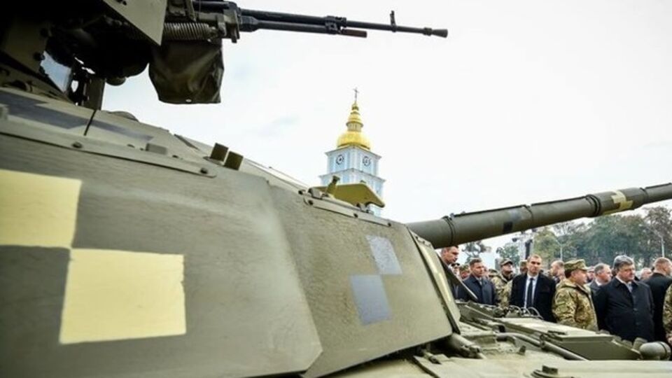 Новейшие украинские танки выставили в центре столицы