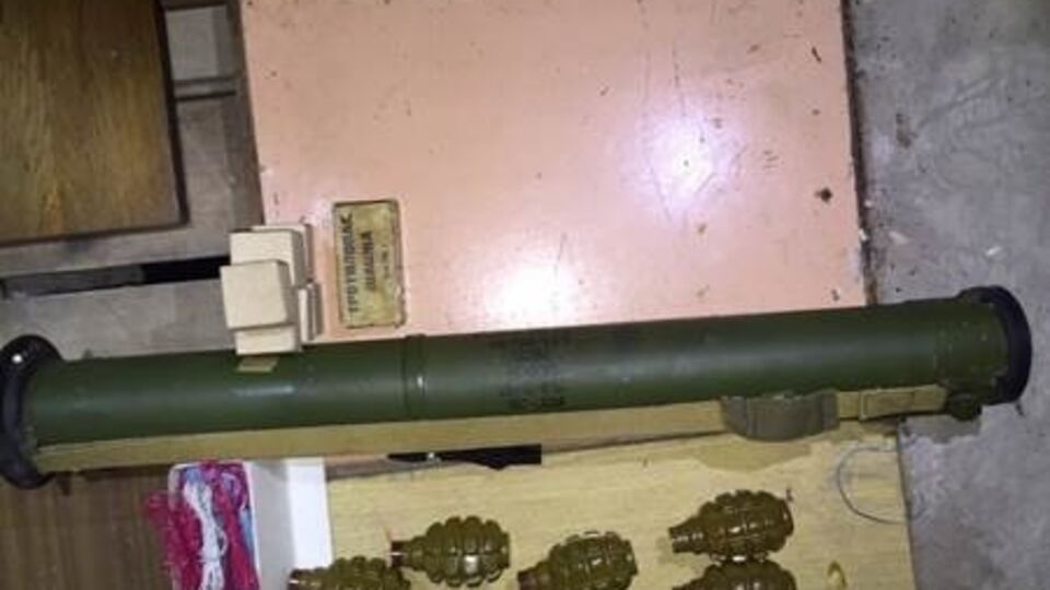 В гараже задержанного правоохранители изъяли оружие и боеприпасы