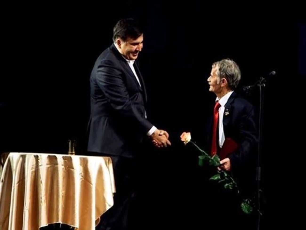 Мустафе Джемилеву вручили орден "Народный герой Украины"