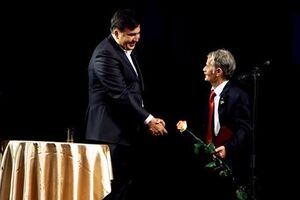 Мустафе Джемилеву вручили орден "Народный герой Украины"