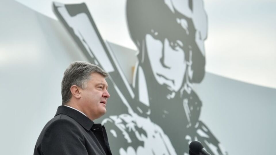 Порошенко: за время АТО в боевых действиях приняло участие 93 тыс. украинских военных