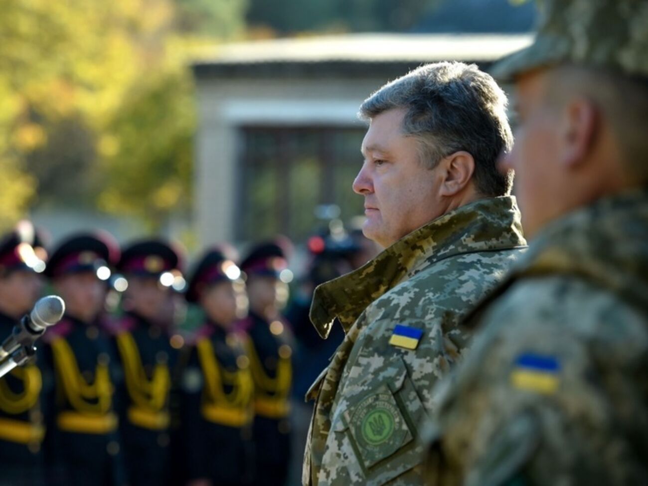 Порошенко:&nbsp;В бюджете на 2016 год предусмотрим увеличение зарплат военным, в том числе контрактникам