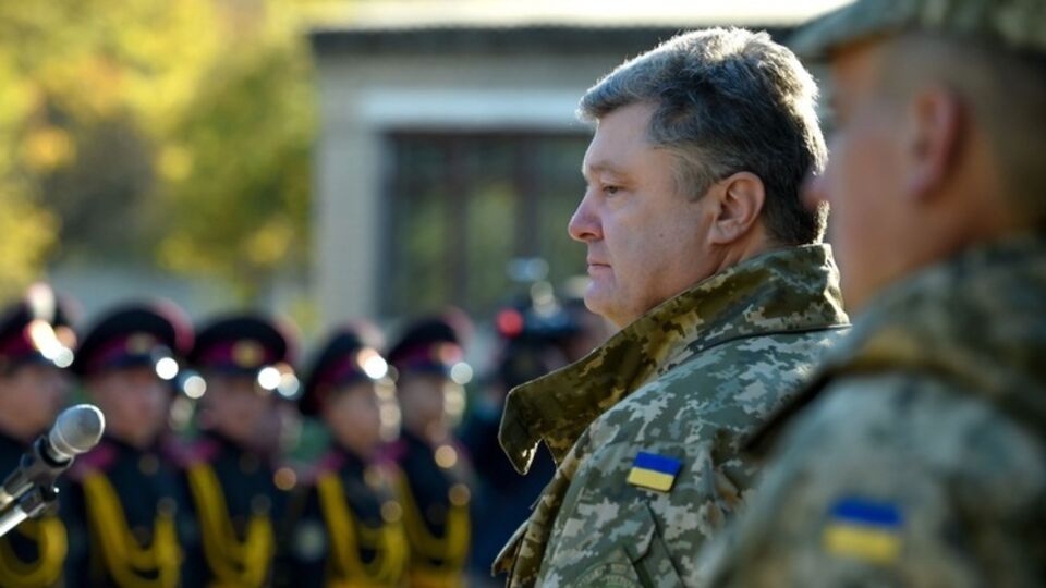 Порошенко: В бюджете на 2016 год предусмотрим увеличение зарплат военным, в том числе контрактникам