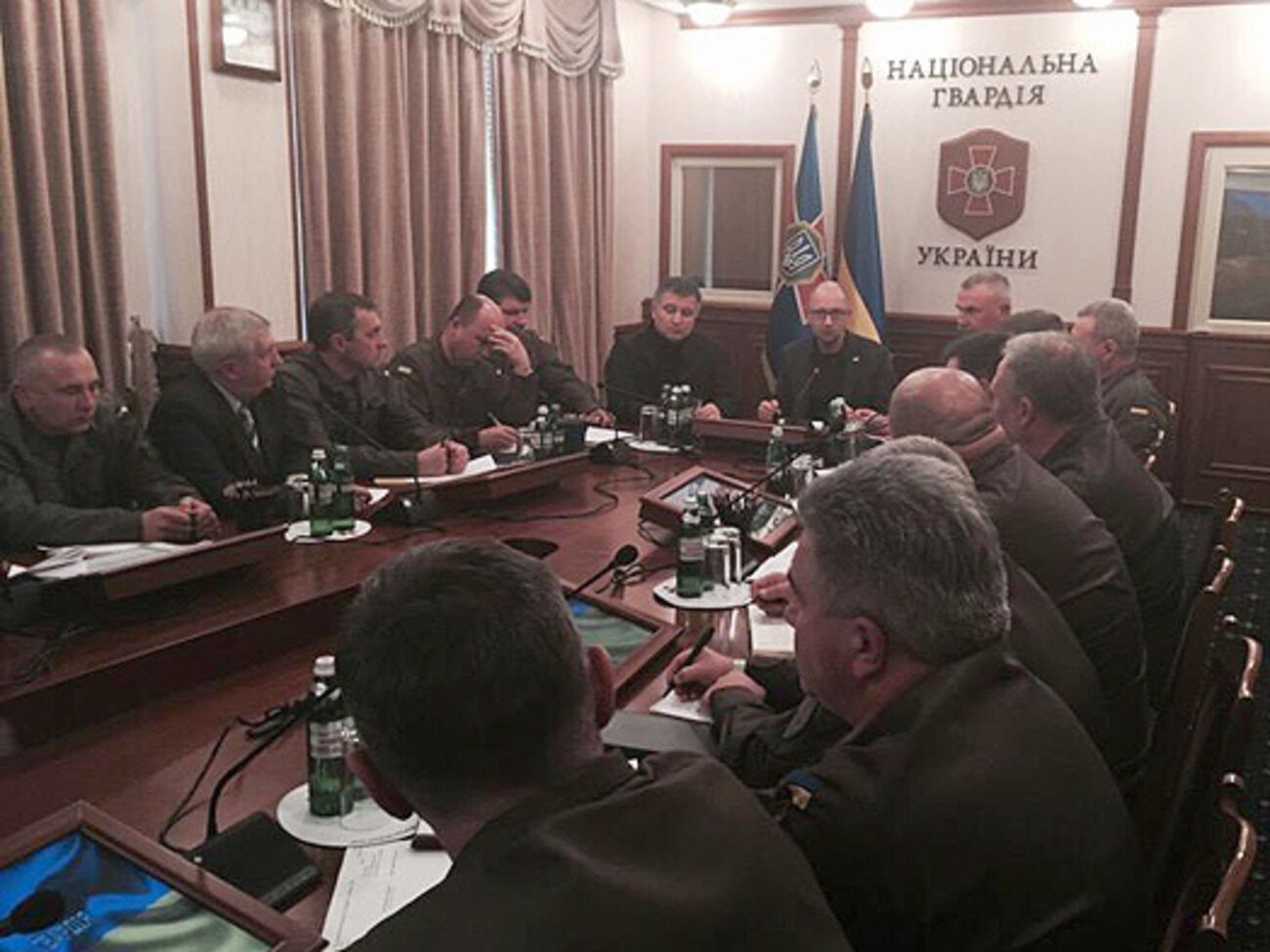 О возможном учреждении новой должности в Кабмине Яценюк заявил на встрече с командованием Национальной гвардии