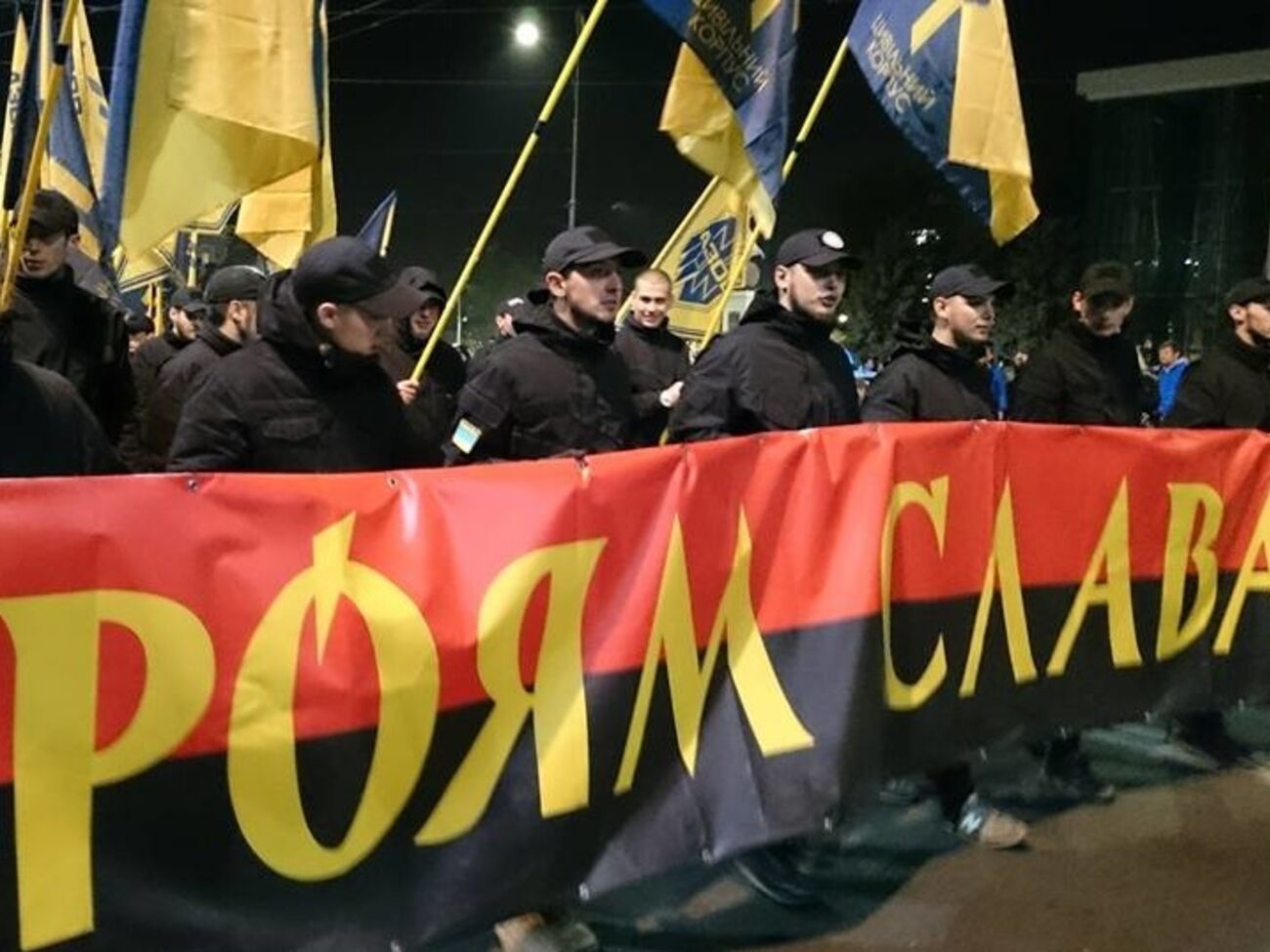 В Харькове около 5 тыс. человек прошли маршем по центру города